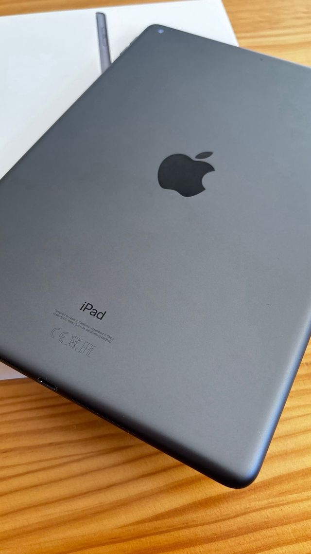 iPad 8ª Geração 10,2 Silver + Caneta Stylus + capa