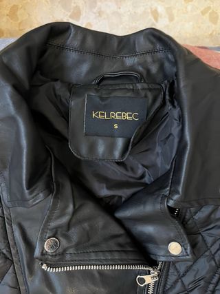 Chaqueta negra acolchada efecto piel Talla S