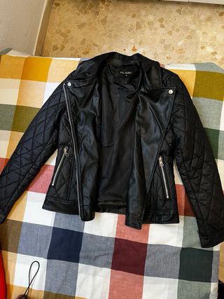 Chaqueta negra acolchada efecto piel Talla S