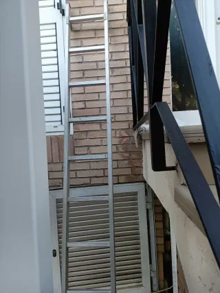 Escalera aluminio 9 peldaños