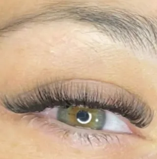 Extensiones de pestañas negras