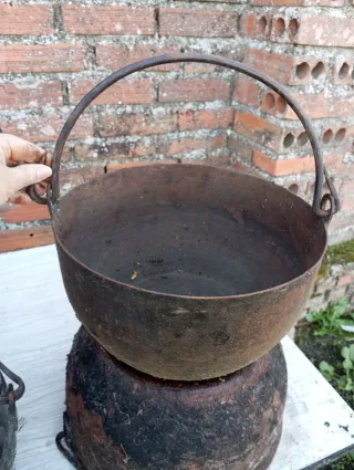 5 Calderos de hierro