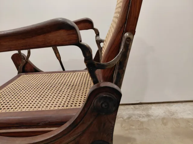 Sillón de barbero antiguo madera y rejilla