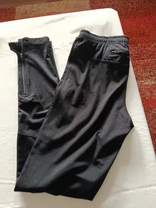 Chándal negro con cremallera