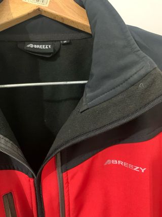 Cortavientos BREEZY Rojo y Negro