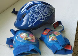 Casco y protecciones rodilleras, coderas niño niña