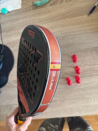 Pala de pádel NOX AT10 Attack 12K 2025