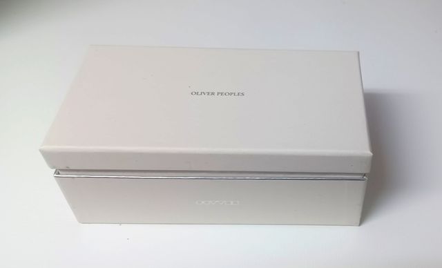 Scatole Oliver Peoples Nere e Bianche