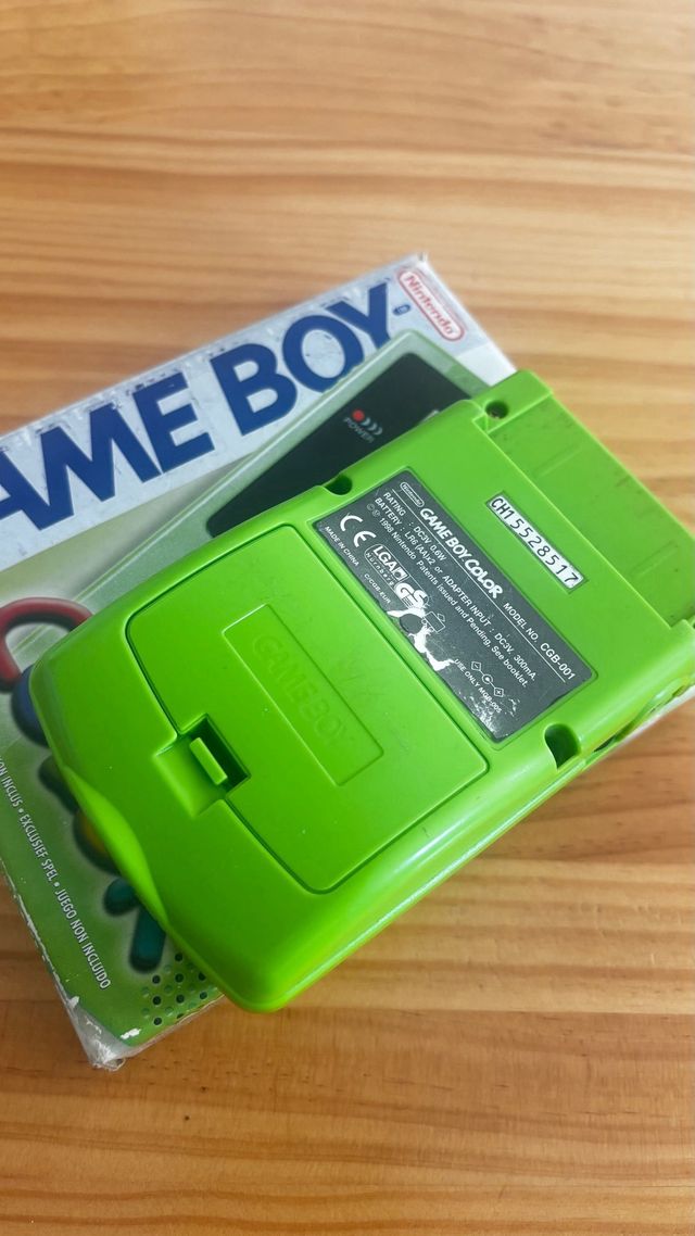Game Boy Color com caixa e instruções