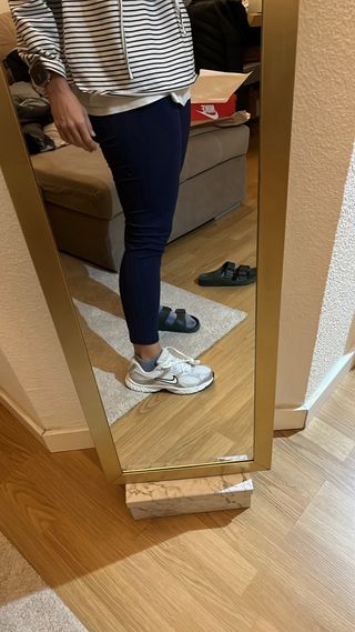 Zapatillas Nike Blancas y Plateadas con etiqueta