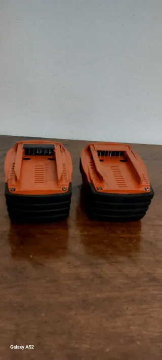 2 Batterie Hilti 3.3Ah e 5.2Ah da Riparare