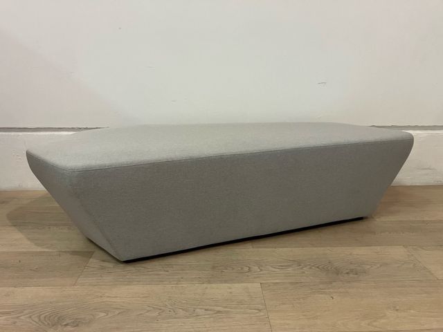 Puf moderno gris claro