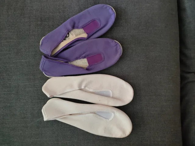 Zapatillas Karate Talla 38 Blancas y 36 Moradas