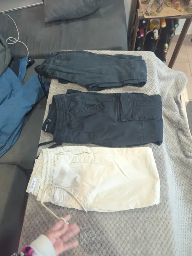 3Pantalones Chinos Beige y Negro