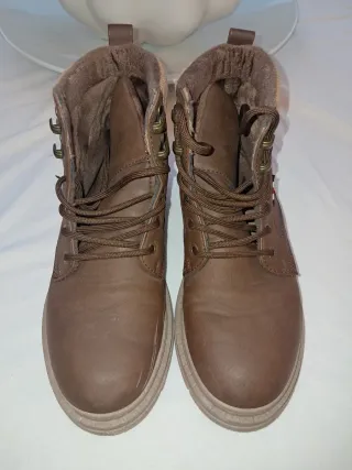 Botas de vestir y montaña marrones