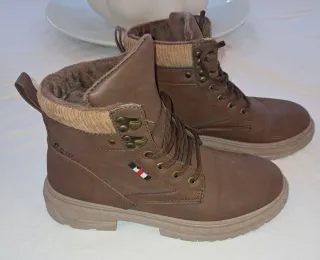Botas de vestir y montaña marrones