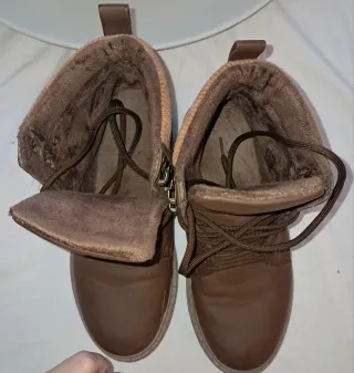 Botas de vestir y montaña marrones