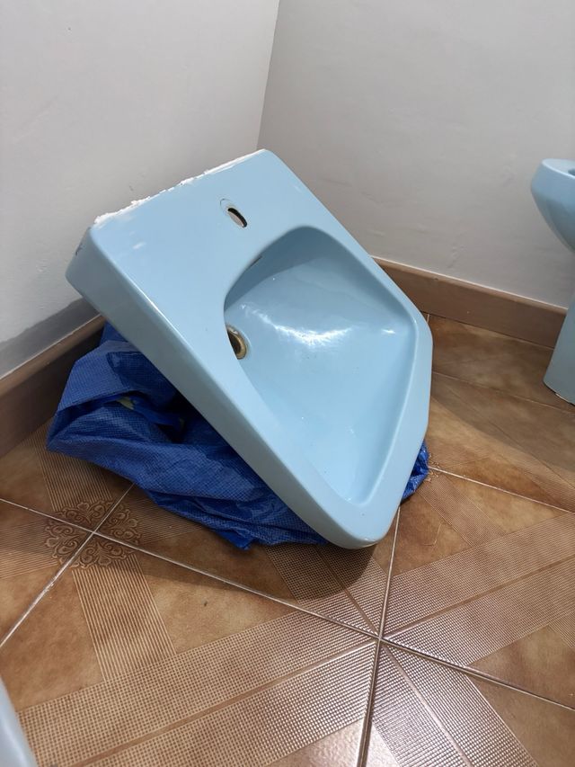 Lavamanos vintage azul
