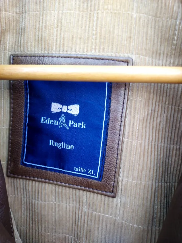 Cazadora de cuero marrón