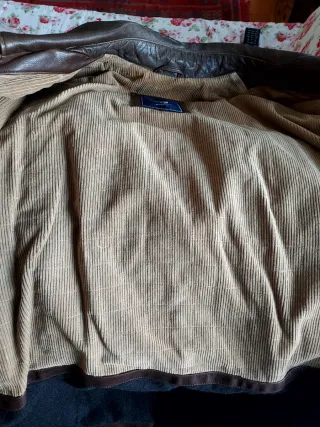 Cazadora de cuero marrón