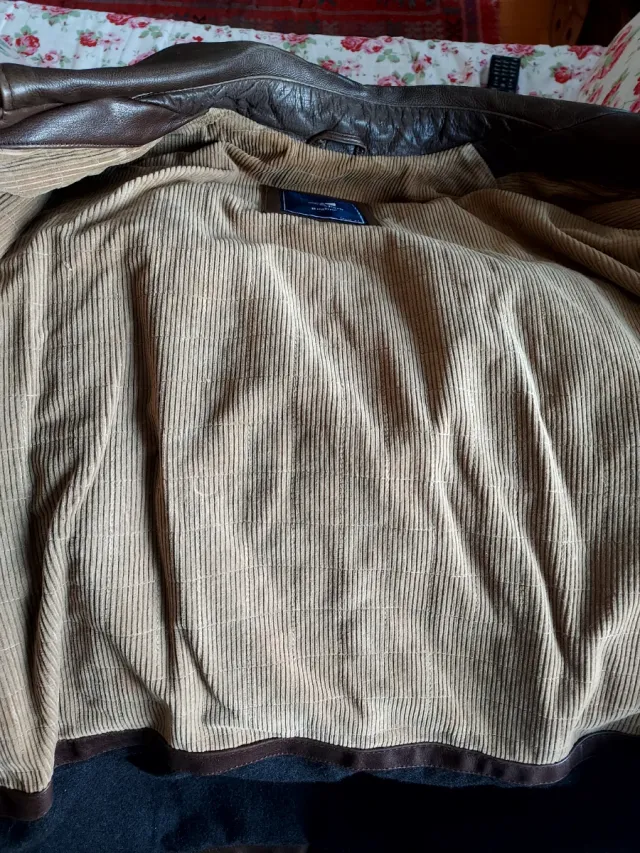 Cazadora de cuero marrón