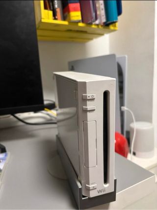 Nintendo Wii + Base + 2 Mandos