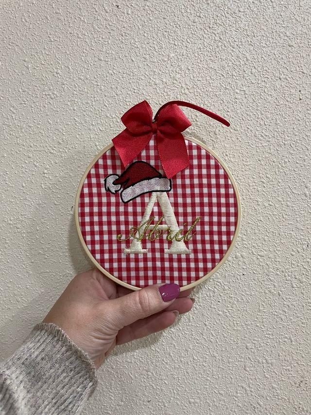 se hacen bolas de Navidad personalizas