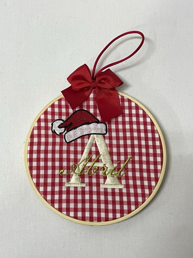 se hacen bolas de Navidad personalizas