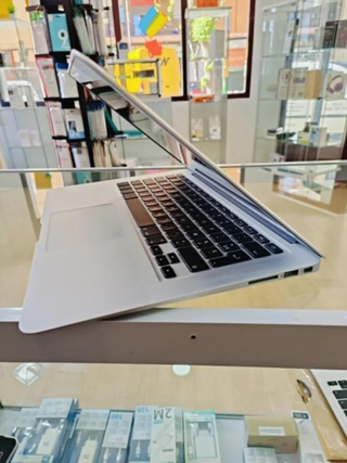 MacBook Air Plata 128GB 8GB RAM DDR3