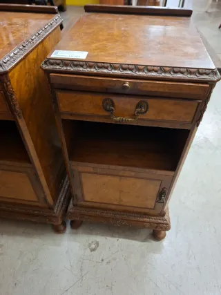 Coppia comodini in legno intarsiato