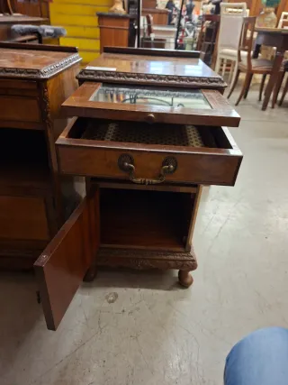 Coppia comodini in legno intarsiato