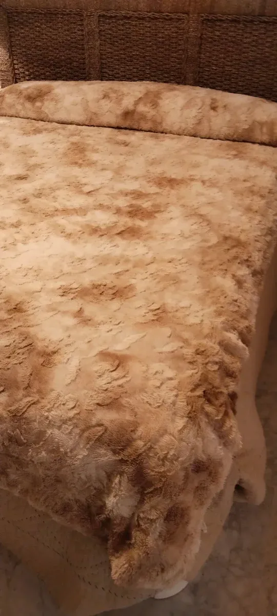 Manta suave bege e marrom