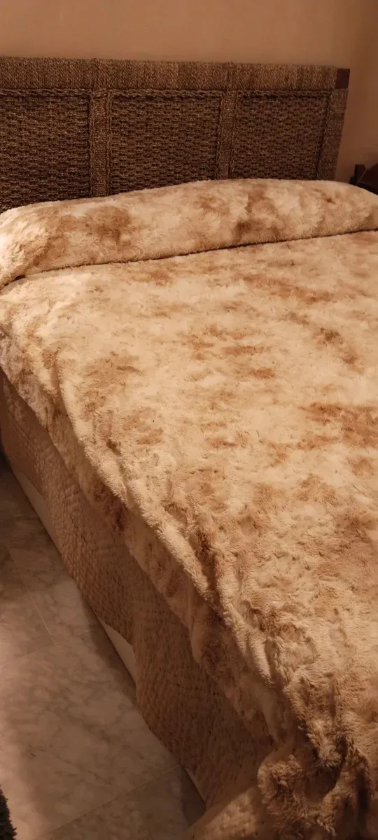 Manta suave bege e marrom