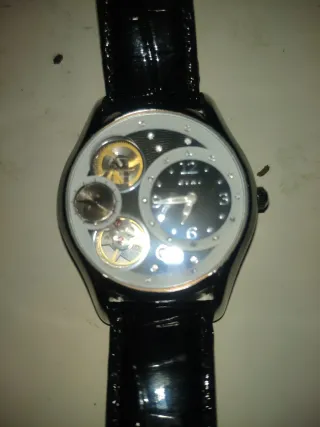 Reloj EYKI Negro y Dorado