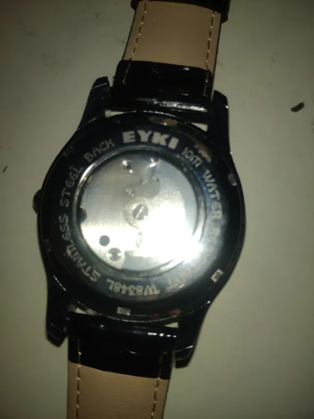 Reloj EYKI Negro y Dorado