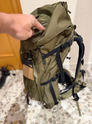 Mochila The North Face Nova 65L con etiqueta