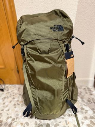 Mochila The North Face Nova 65L con etiqueta