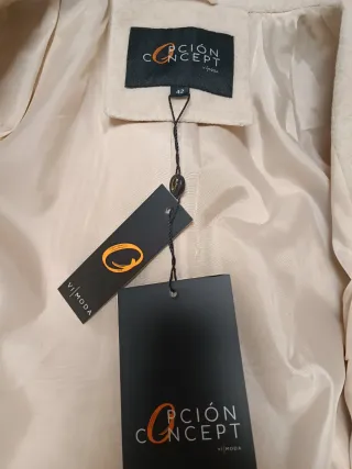 Abrigo paño nude/beige capucha pelo Talla 42