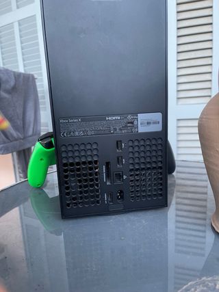 Xbox Series X + 2 Mandos (como nueva)