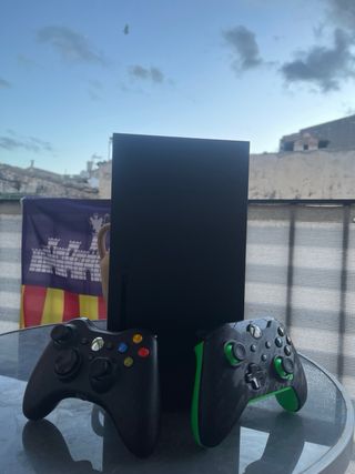 Xbox Series X + 2 Mandos (como nueva)