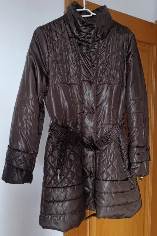 Abrigo acolchado marrón