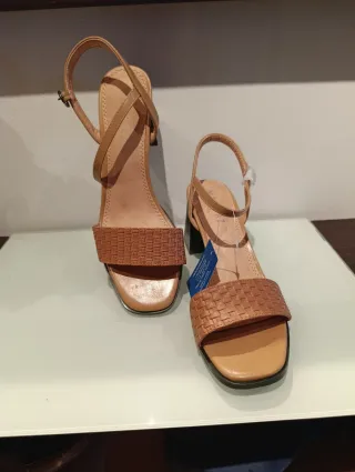 Sandalias Tacon Mujer Talla 39 Beige, a estrenar.