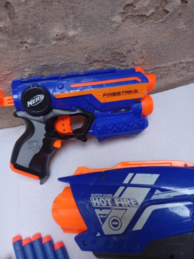 Lote 2 pistolas Nerf y Hot Fire con 10 dardos