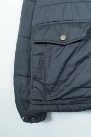 Chaqueta Carhartt acolchada negra con capucha