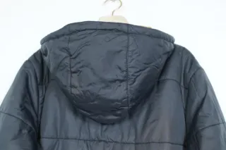 Chaqueta Carhartt acolchada negra con capucha
