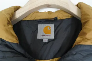 Chaqueta Carhartt acolchada negra con capucha