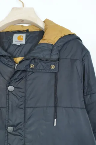 Chaqueta Carhartt acolchada negra con capucha