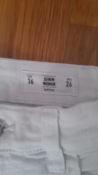 Pantalones pitillo blancos