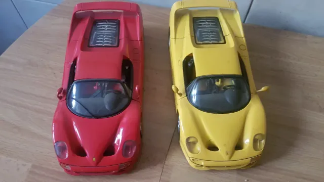 Ferrari f50 escalas 1/18 color amarillo y rojo.