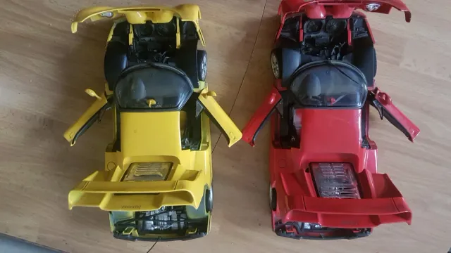 Ferrari f50 escalas 1/18 color amarillo y rojo.